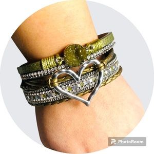 Crystal & Heart Magnetic Strap Bracelet